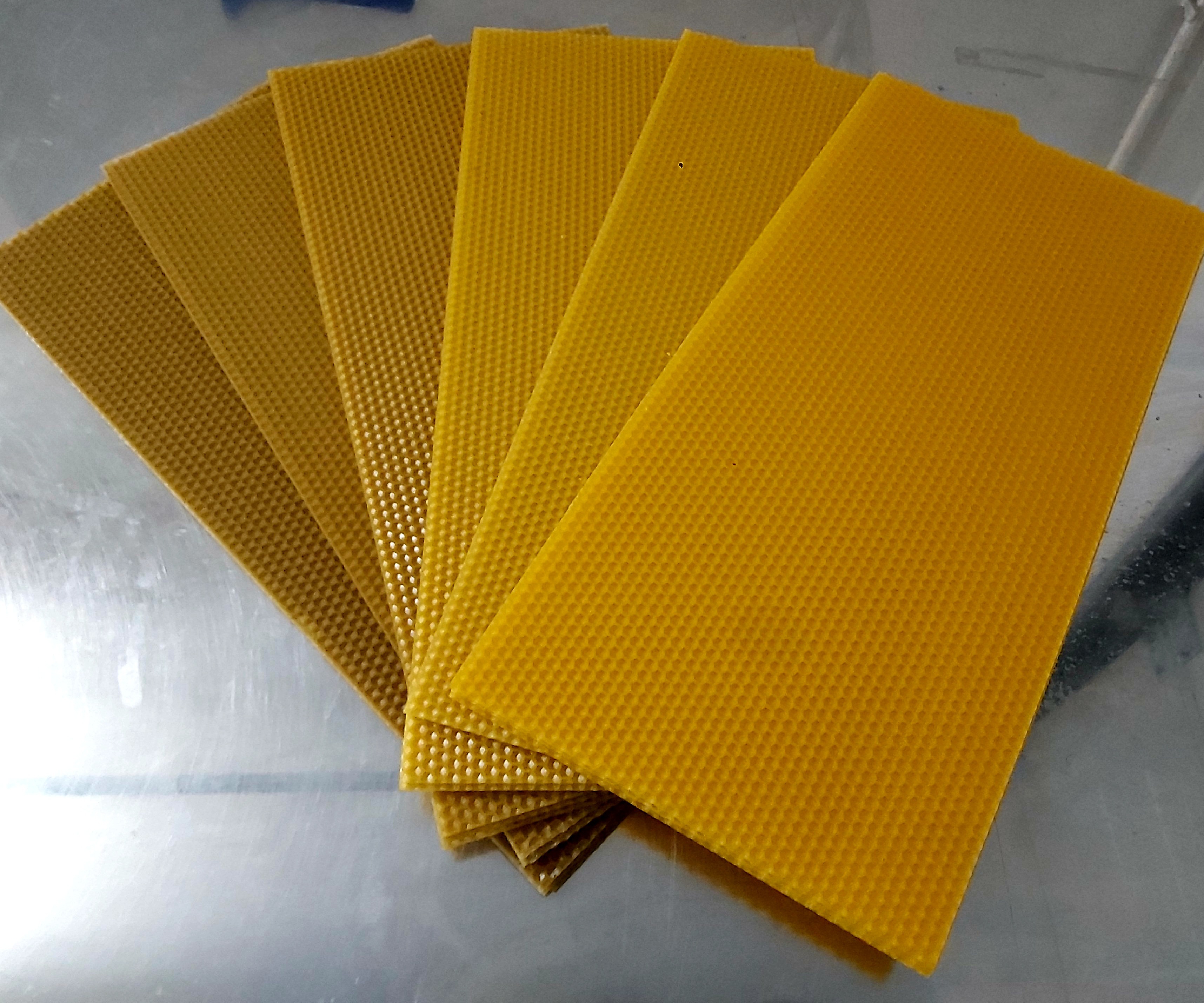 <span  class="uc_style_uc_tiles_grid_image_elementor_uc_items_attribute_title" style="color:#ffffff;">Usluga izrade satne osnove, prerada voska u satne osnove</span>